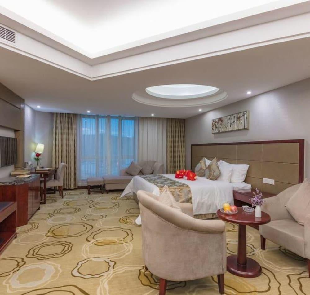 Manhatton Hotel Zhuhai Exteriör bild