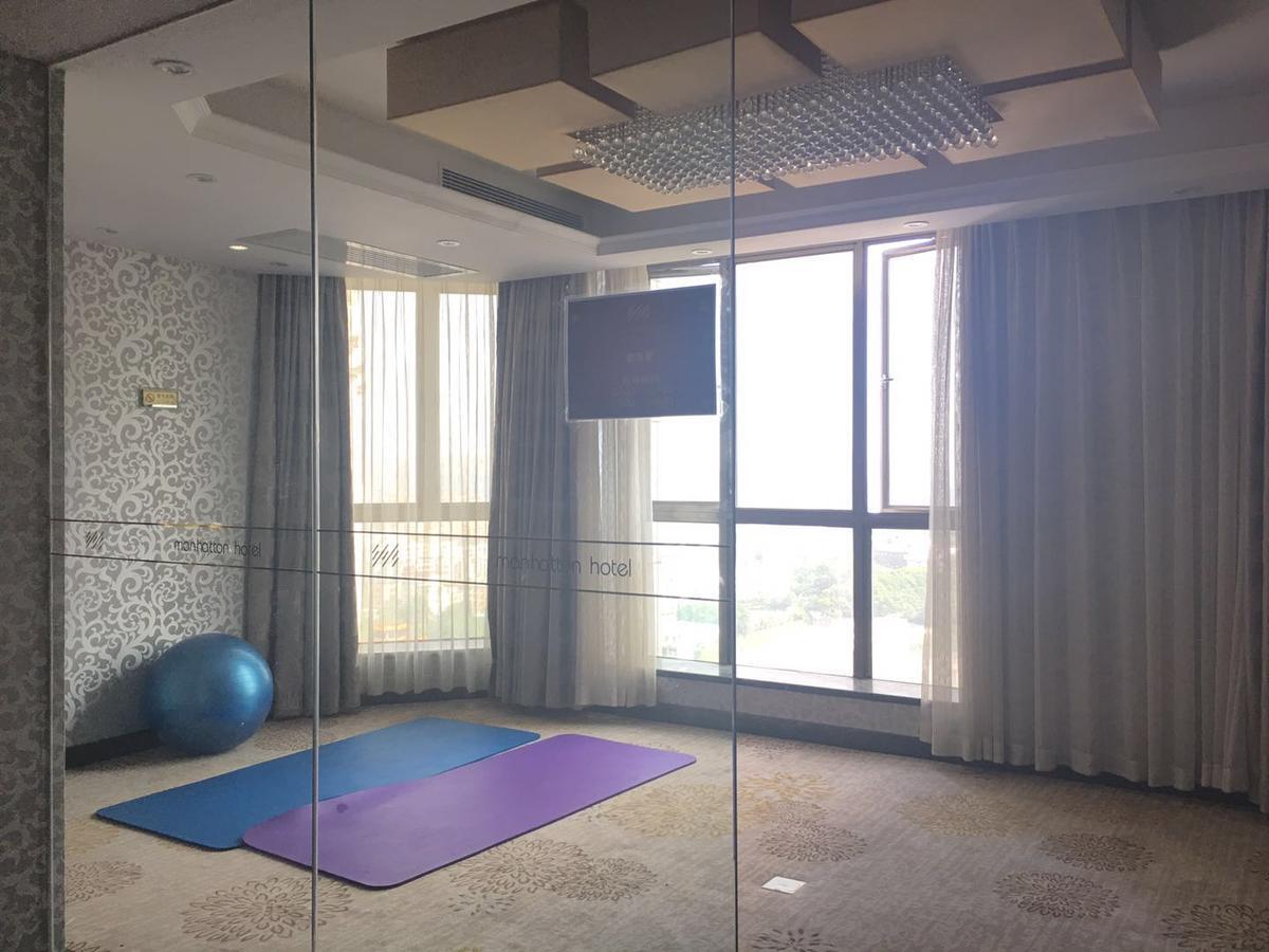 Manhatton Hotel Zhuhai Exteriör bild