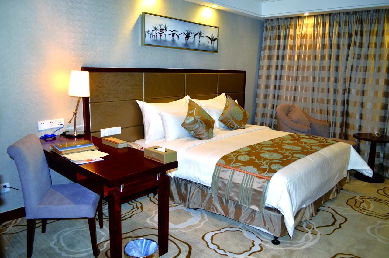 Manhatton Hotel Zhuhai Exteriör bild