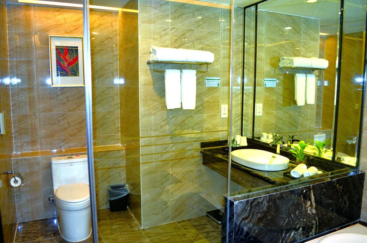 Manhatton Hotel Zhuhai Exteriör bild