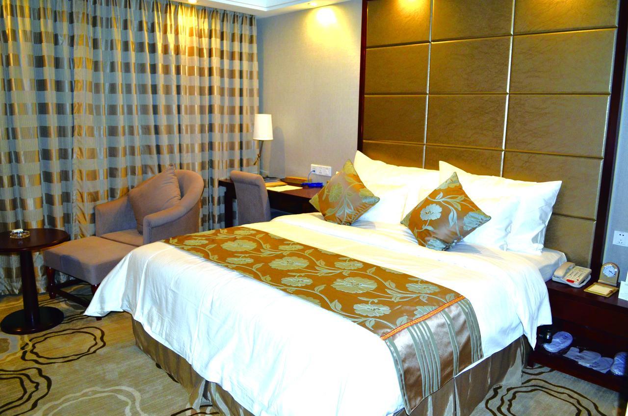 Manhatton Hotel Zhuhai Exteriör bild