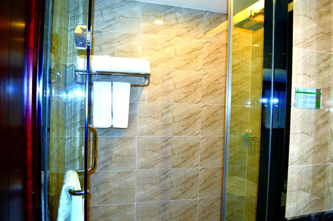 Manhatton Hotel Zhuhai Exteriör bild