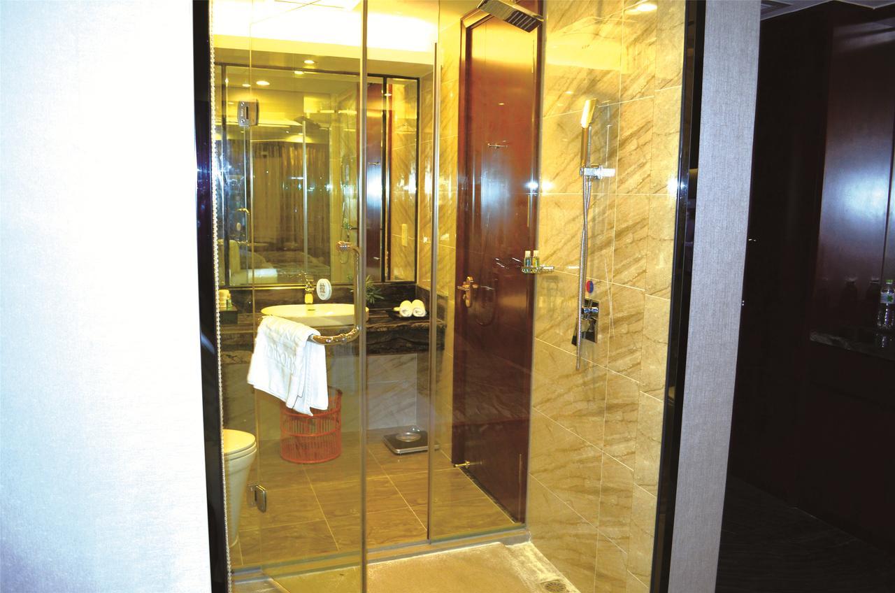 Manhatton Hotel Zhuhai Exteriör bild