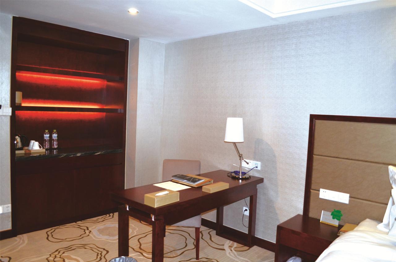 Manhatton Hotel Zhuhai Exteriör bild