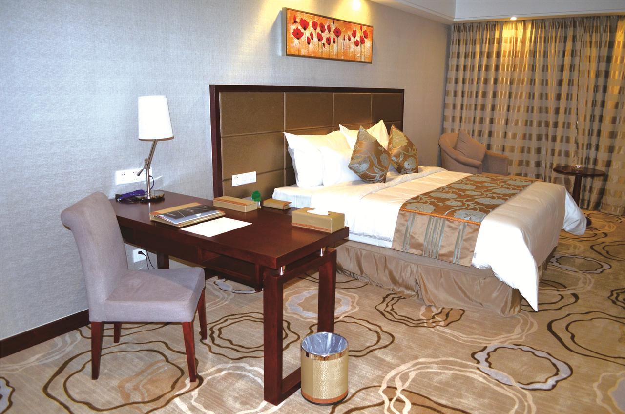 Manhatton Hotel Zhuhai Exteriör bild
