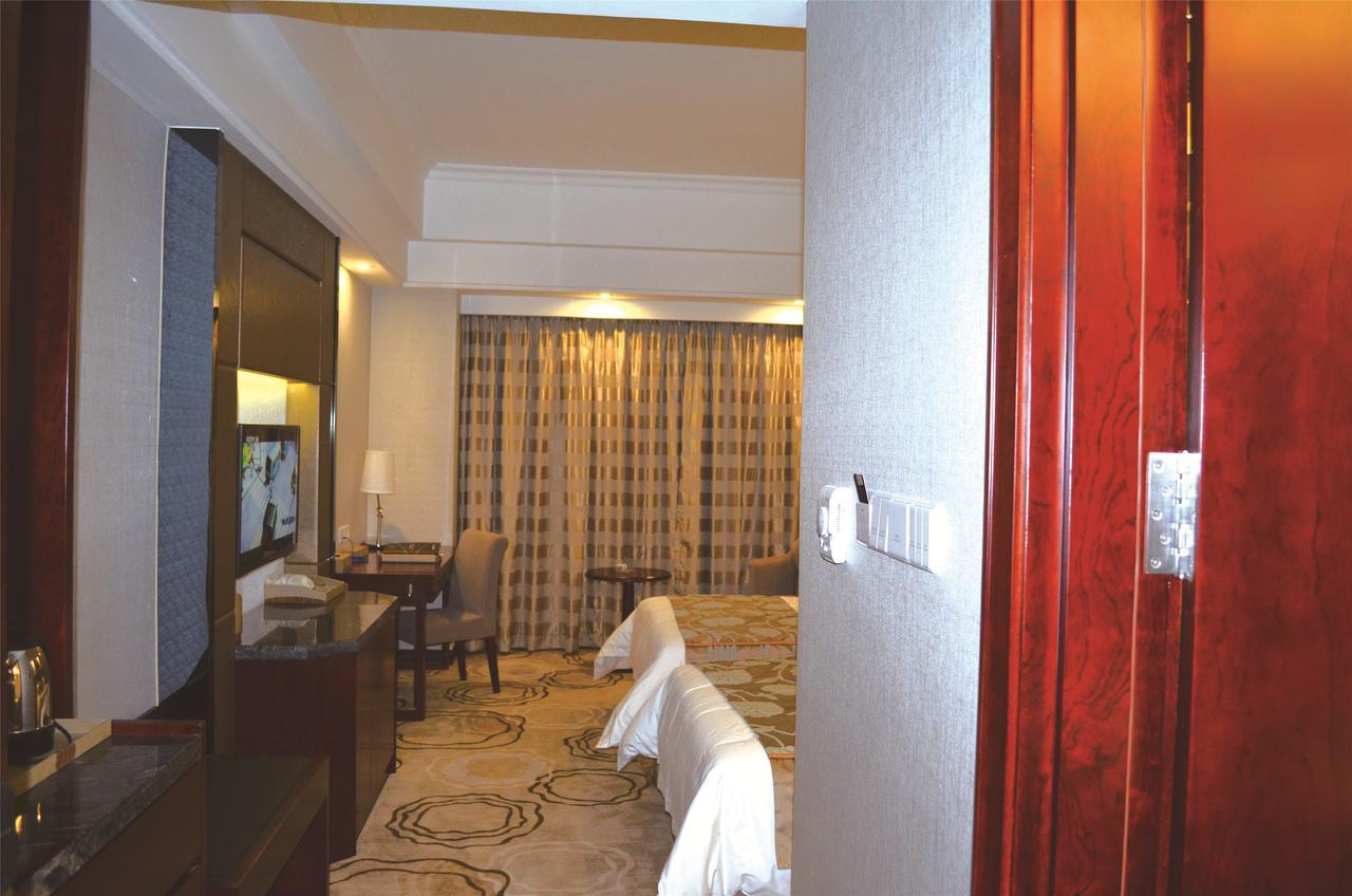 Manhatton Hotel Zhuhai Exteriör bild