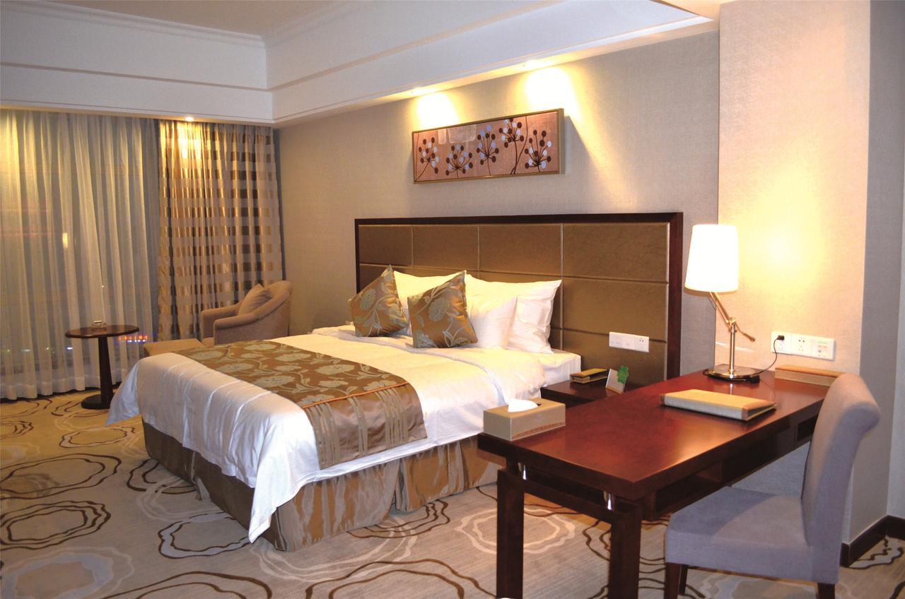 Manhatton Hotel Zhuhai Exteriör bild
