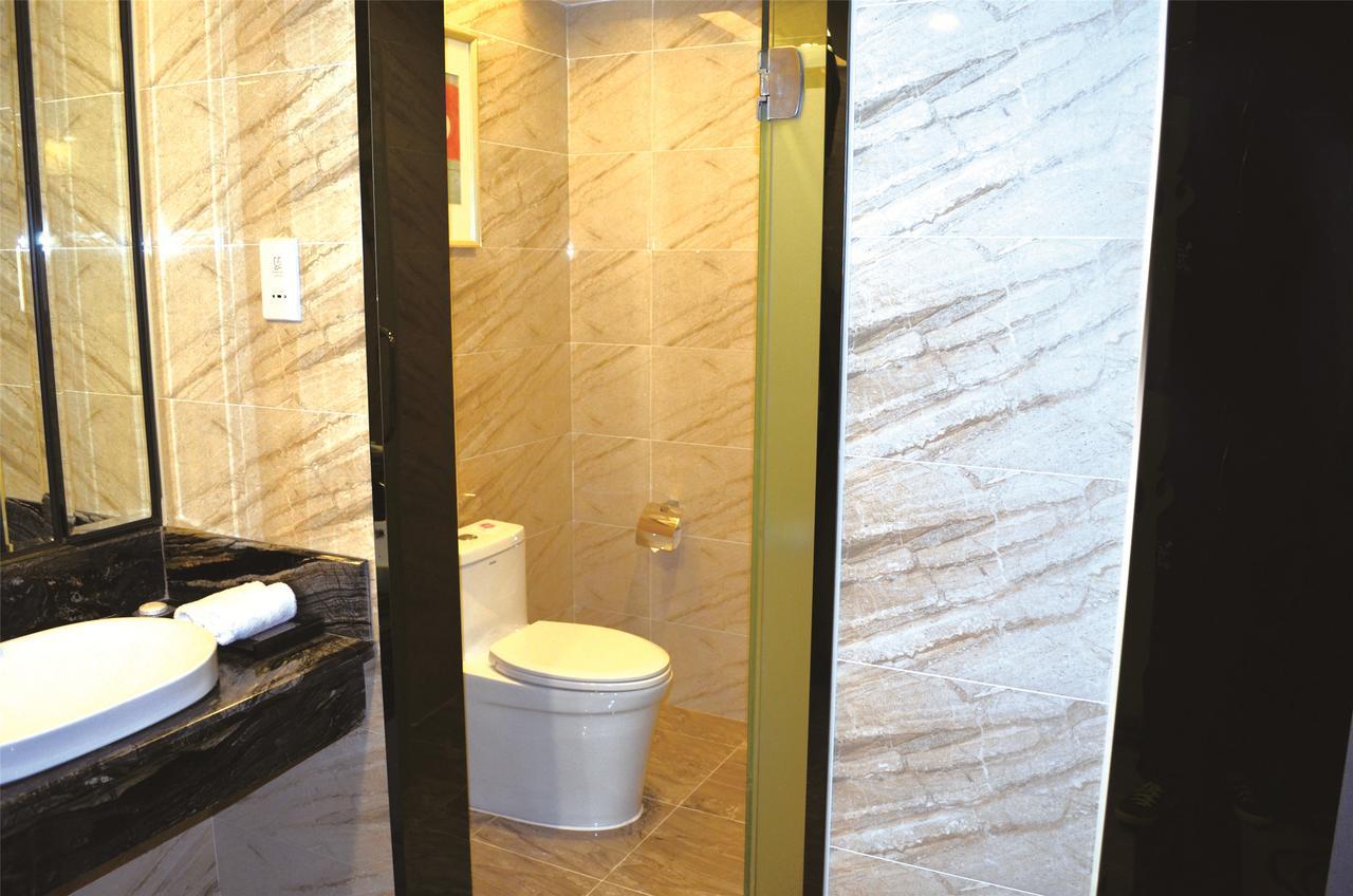 Manhatton Hotel Zhuhai Exteriör bild
