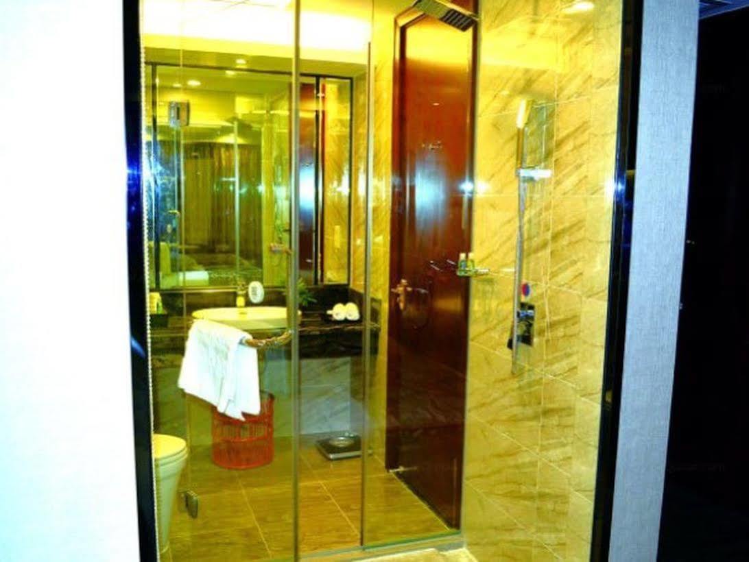 Manhatton Hotel Zhuhai Exteriör bild