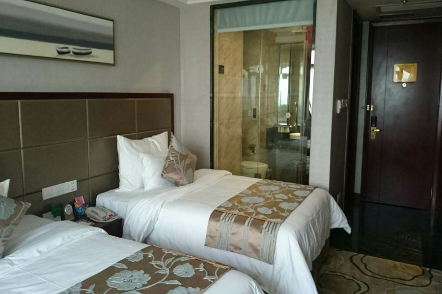 Manhatton Hotel Zhuhai Exteriör bild